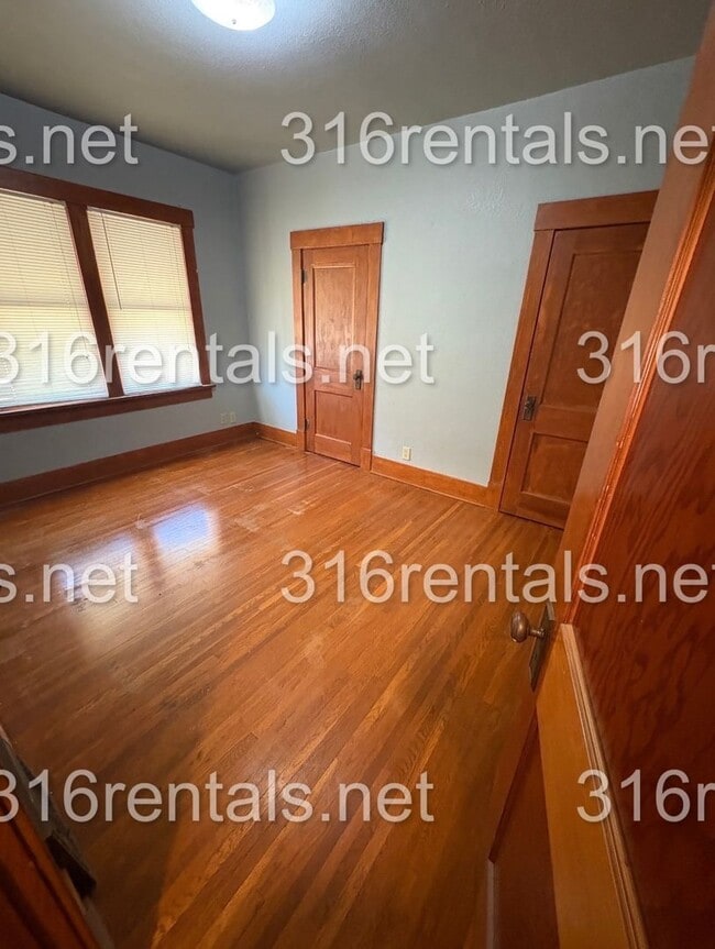 Building Photo - $995 - 3 bed 1 bath - Single Family Home