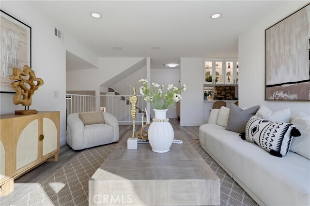 Building Photo - 125 Campanita Ct