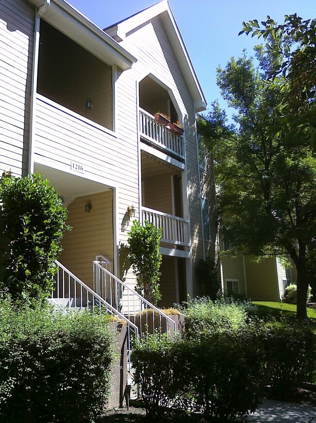 Building Photo - 1216 E Waterside Cv