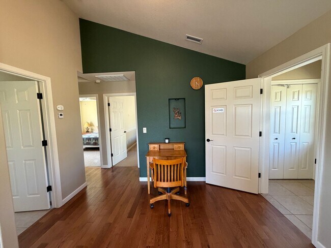 Building Photo - 799 Lookout Point Cir