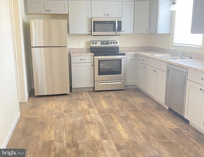 Building Photo - 20 Skip Ln