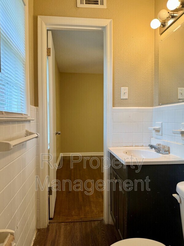 Building Photo - 3458 Sophia St