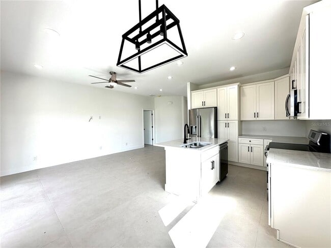 Building Photo - 26129 Northern Cross Rd