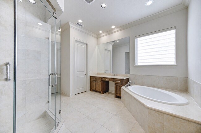 Building Photo - 2422 Camden Creek Ln