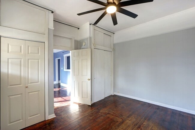 Building Photo - 4 Bedroom house---walk to Forsyth in 15 minutes