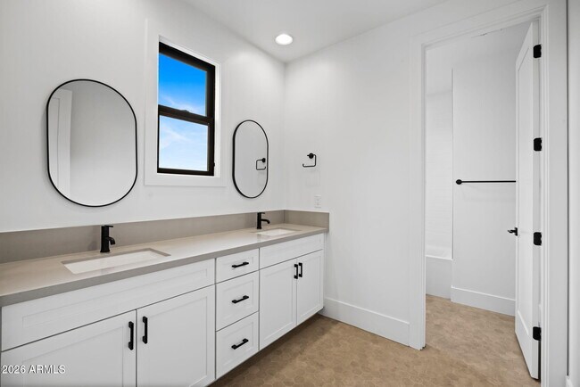 Building Photo - 4145 N 42nd Pl