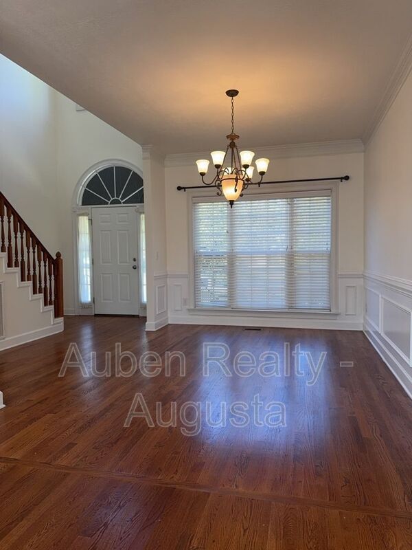 Building Photo - 901 McMillan Cir