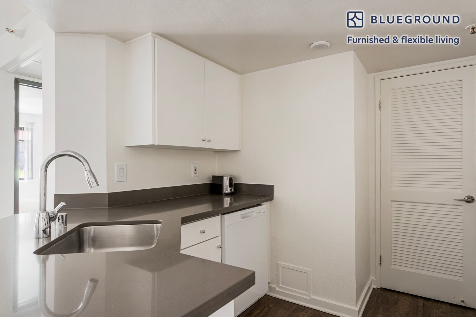 Building Photo - 10977 Bluffside Dr