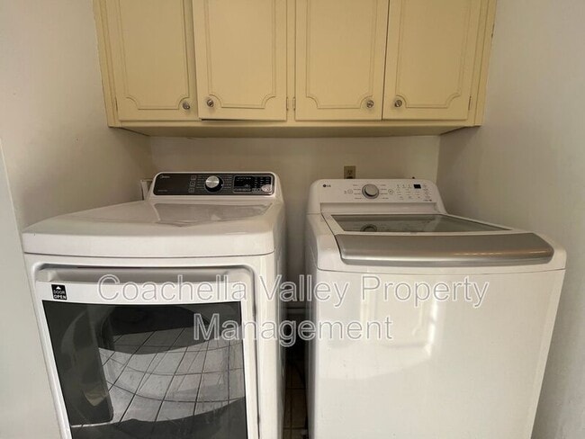 Building Photo - 1545 Inca Cir