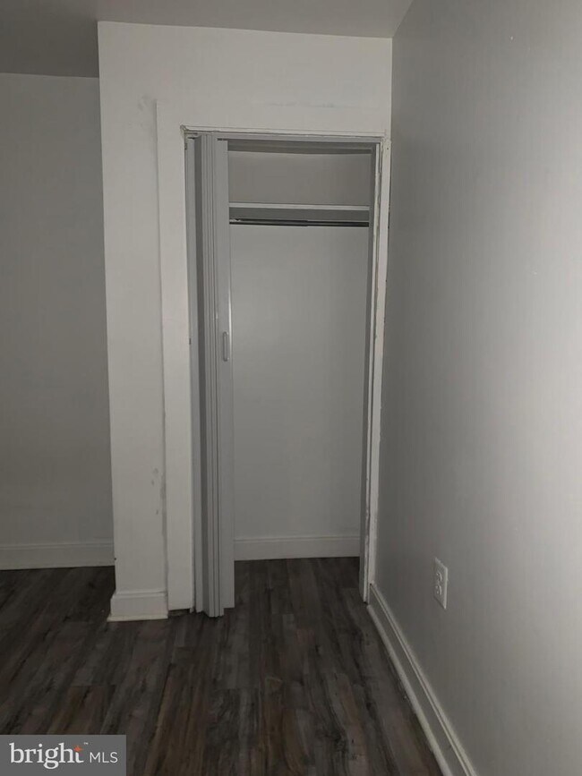 Building Photo - 2923 Kensington Ave