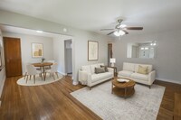 Building Photo - Welcome to Your Charming New Home on Minnie Avenue!