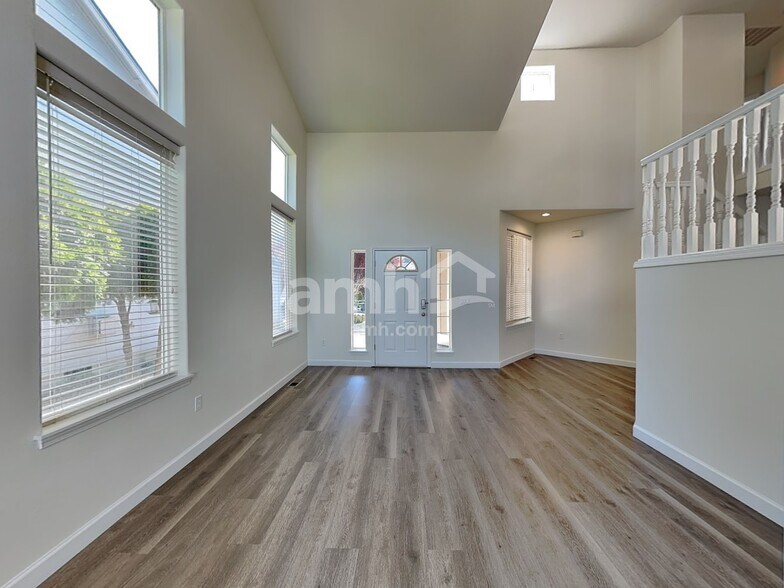 Building Photo - 2300 NE 106th St