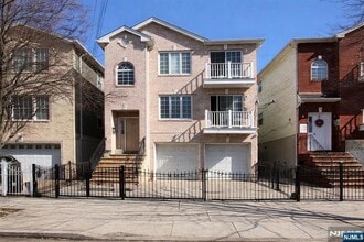 Building Photo - 231 N 12th St