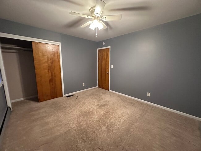 Building Photo - 206 Oak Hill Dr