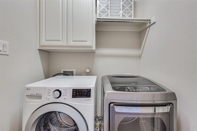 Building Photo - 4646 Rhett Ln