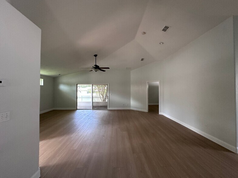 Building Photo - 129 Grey Dapple Way
