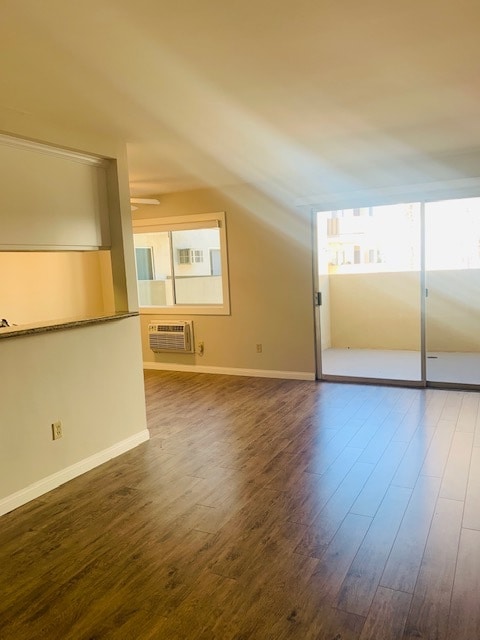 Living Area, Patio - 11915 Burbank Blvd