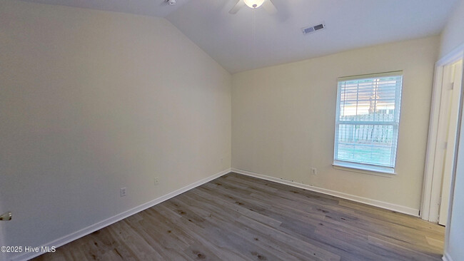 Building Photo - 4264 Sunglow Dr