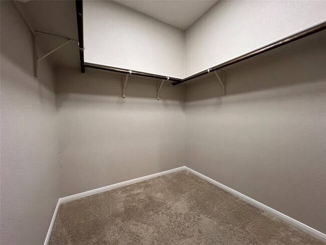 Building Photo - 13800 Cantarra Dr