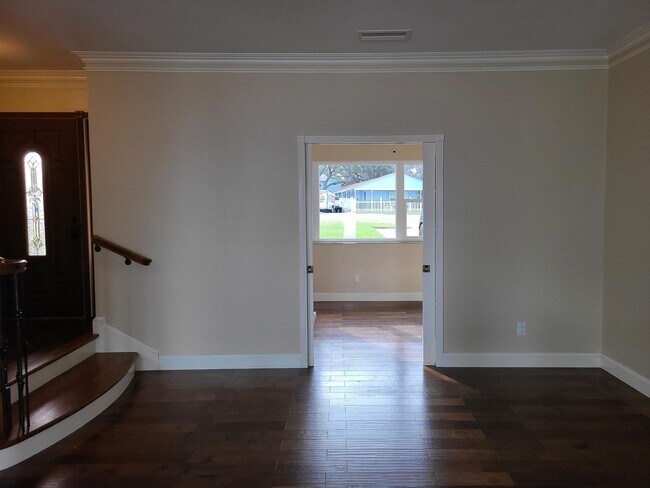 Building Photo - 2557 Pineapple Ave