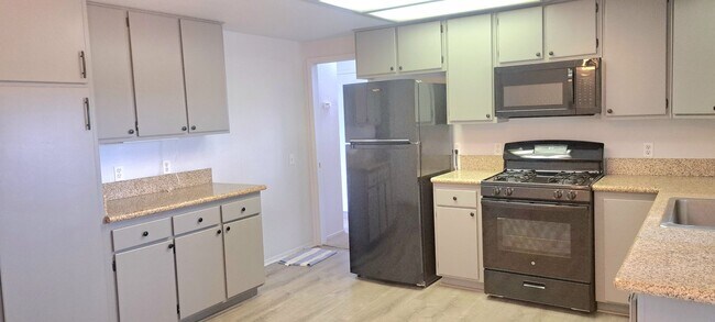 Building Photo - Larger 2 Bedroom home