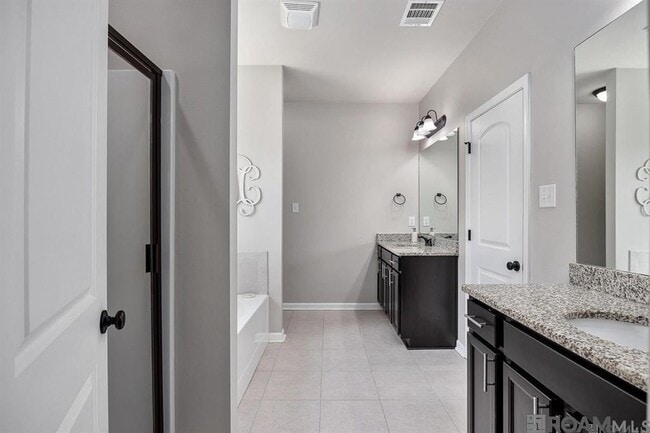 Building Photo - 18326 Sunset Park Dr