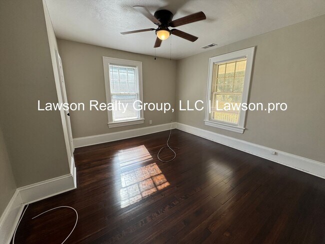 Building Photo - Updated Four Bedroom Home Close to Downtow...