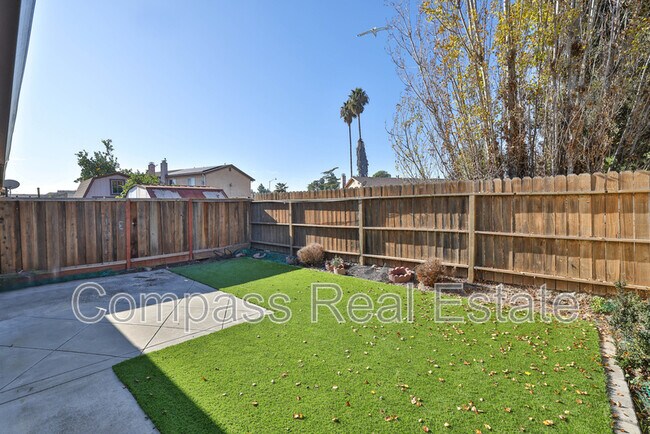 Building Photo - 31101 Fredi St