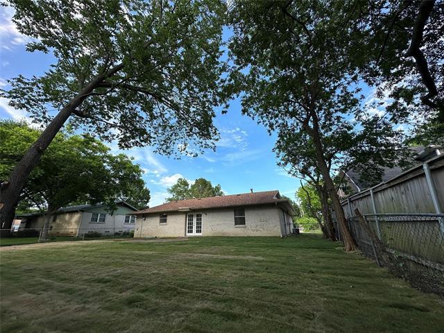 Building Photo - 1705 Nantucket Dr
