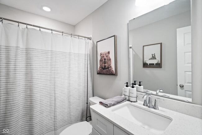 Building Photo - 661 Golborne St