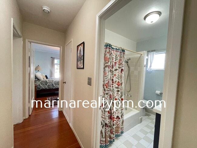 Building Photo - Welcome to this stunning 3 Bedroom 2 Bath ...