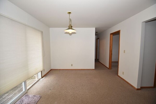 Building Photo - Mishawaka- 3 bedroom Country living near t...