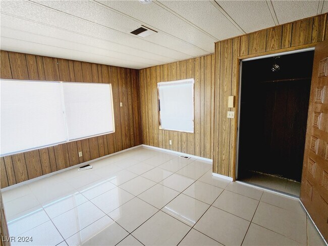 Building Photo - 6135 Carlsbad Ave