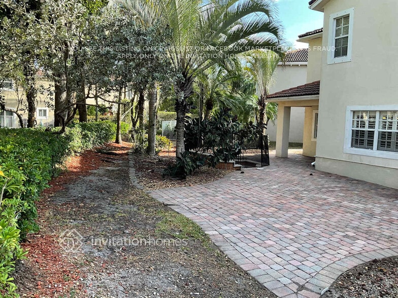 Building Photo - 784 NW 126th Ave