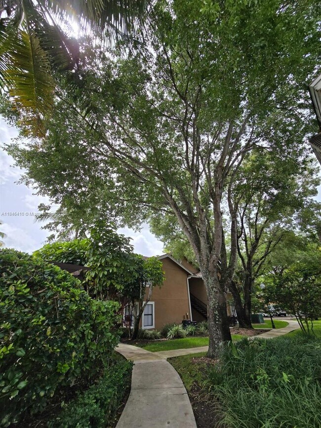 Building Photo - 10681 SW 156th Pl