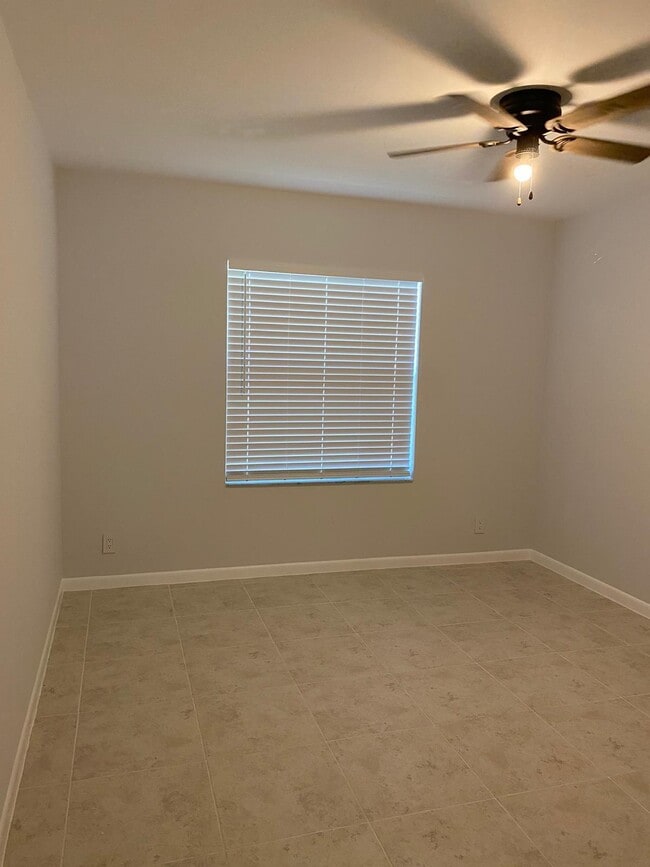 Building Photo - 9973 Three Lakes Cir