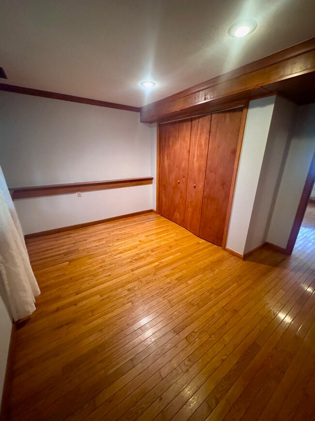 Downstairs bedroom - 5940 Bowman Rd