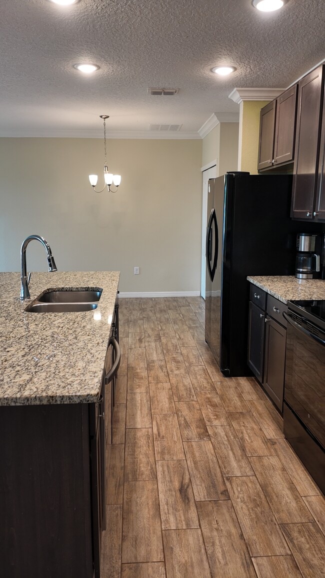 Building Photo - 338 Pinecrest Loop