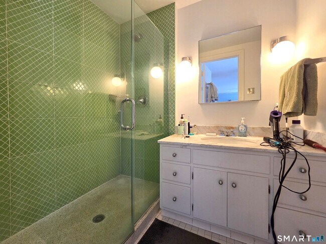 Building Photo - 82 Edgehill Rd