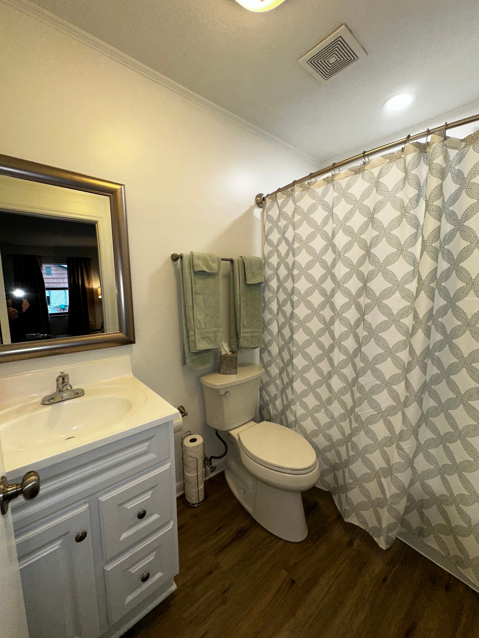 Full Bath/Shower - 2512 Legion Dr