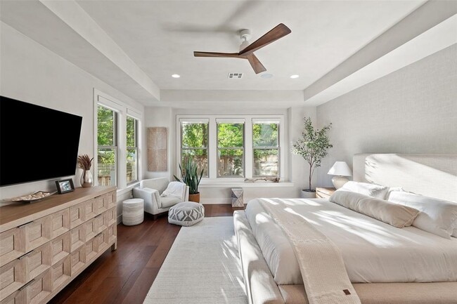 Building Photo - 1002 Meriden Ln