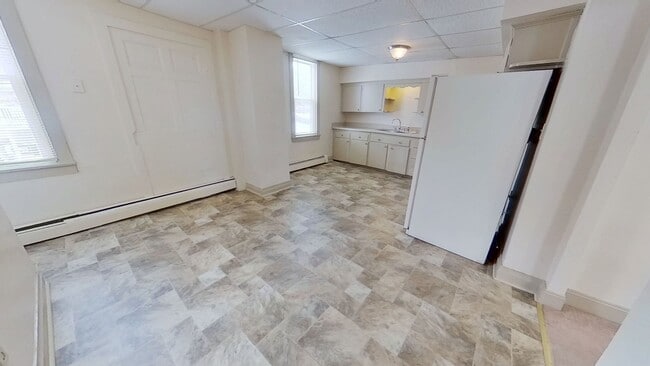 Building Photo - Spacious 2 Bedroom Apartment with Finished Loft