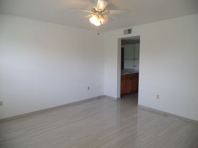 Building Photo - 2/2 UNFURNISHED Condo in Pasadena Cove. Ne...