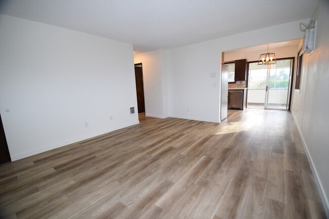 Building Photo - 3434 SE King Rd