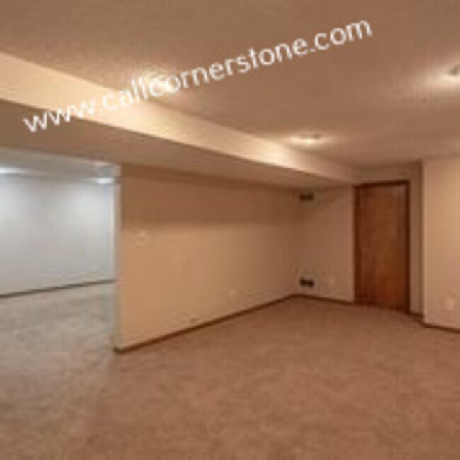 Building Photo - 630 Fernglen Ct