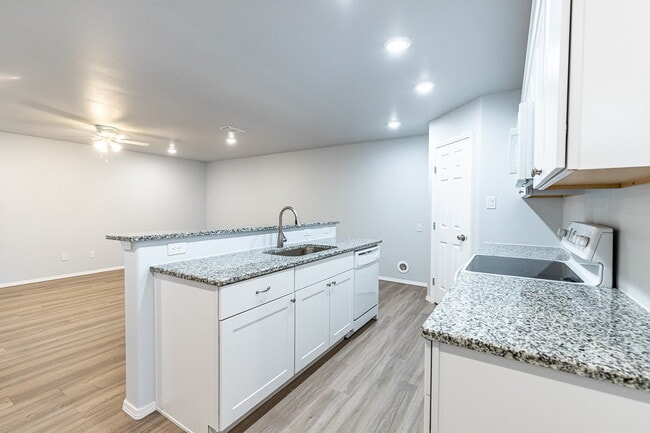 Building Photo - Half off First Full Month's Rent /Zero Deposit /Convenient to All Institutions of Higher Learning...