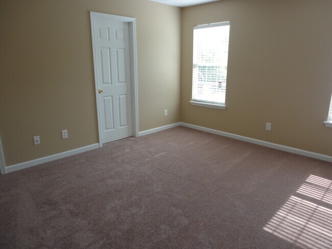 Building Photo - 4765 Beaver Rd