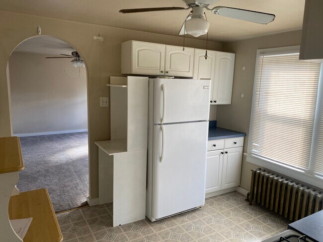 Kitchen - 21 W Collingswood Ave