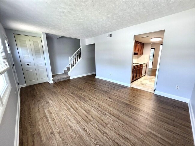 Building Photo - 295 Roswell Commons Cir