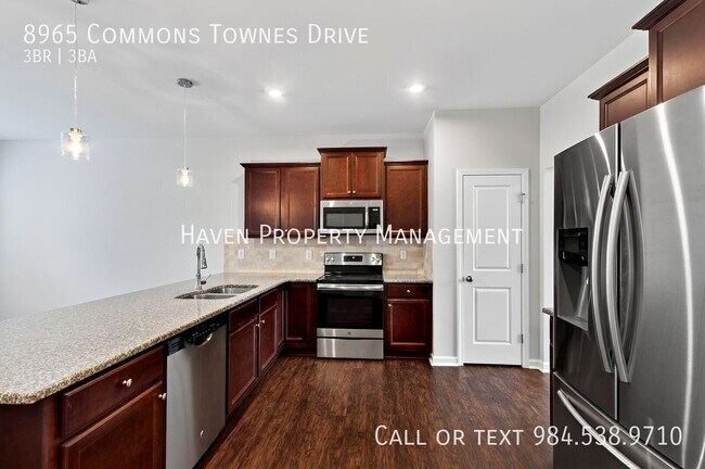Building Photo - 8965 Commons Townes Dr